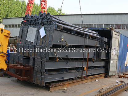 Steel structure warehouse loading